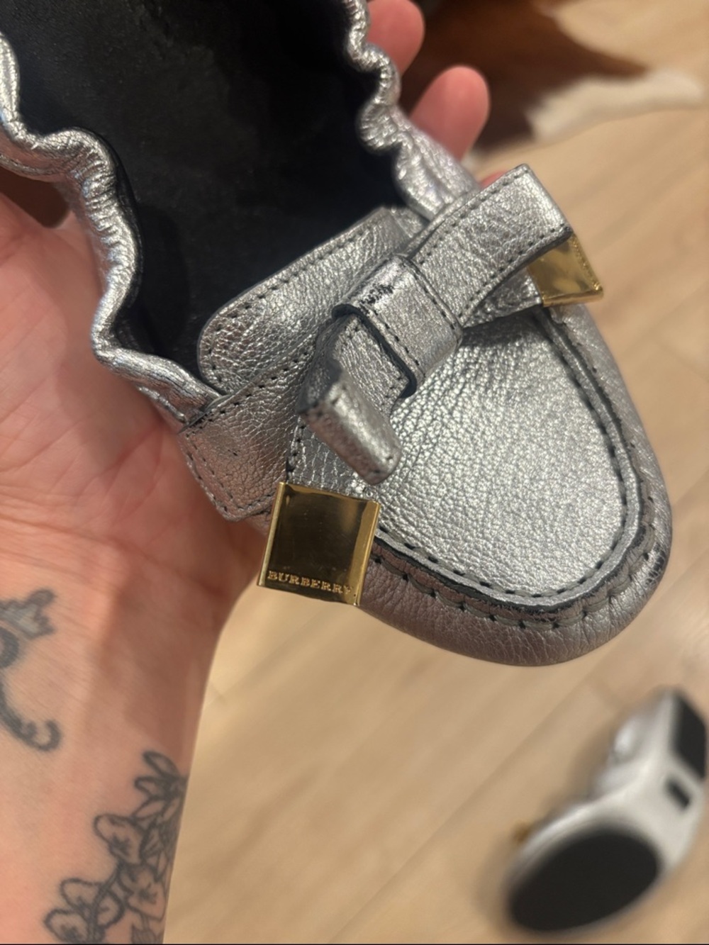 Burberry Metallic Silver Bow-Accent Ballet Flats - Picture 5 of 6